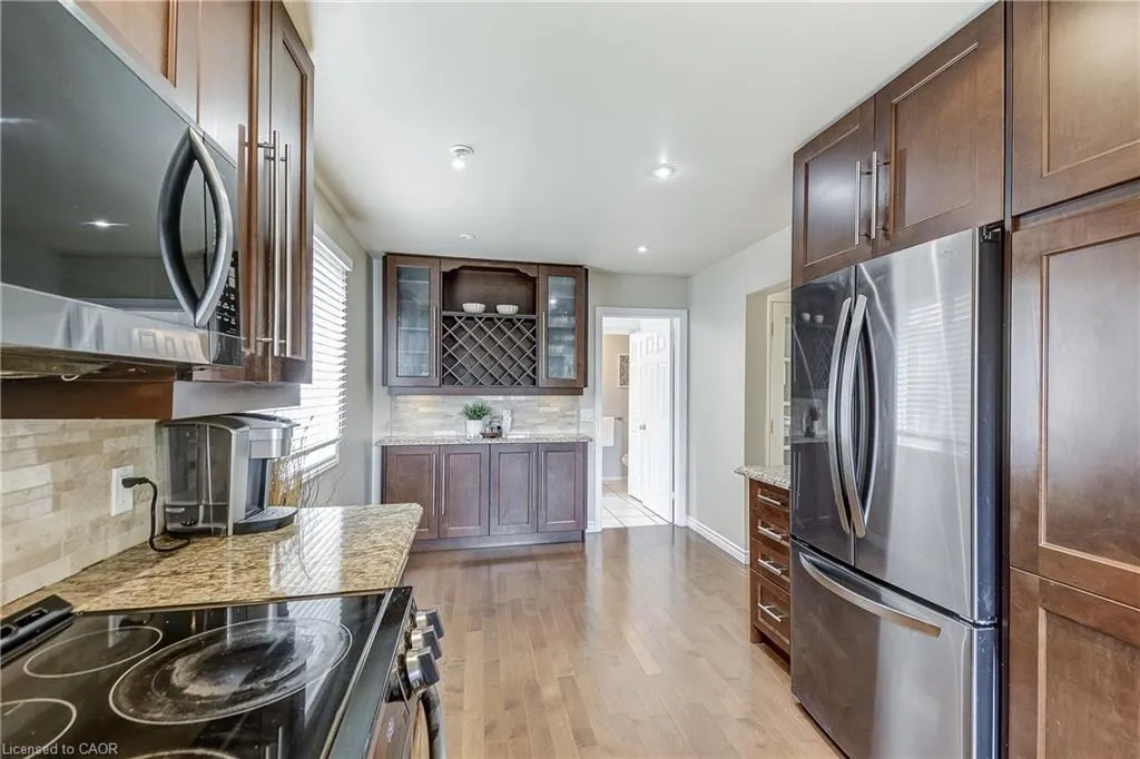 2212 Melissa Crescent