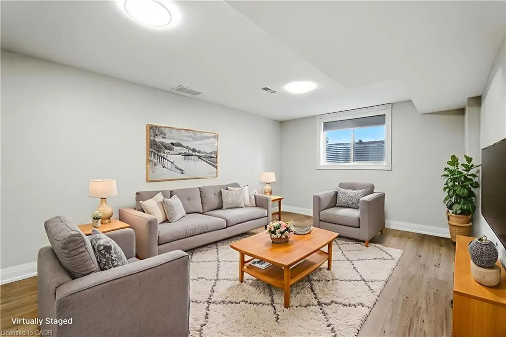 929 Upper Ottawa Street