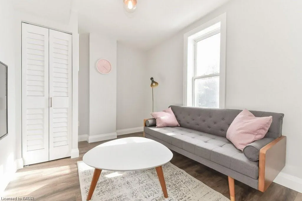 132 Ahrens Street W, #4