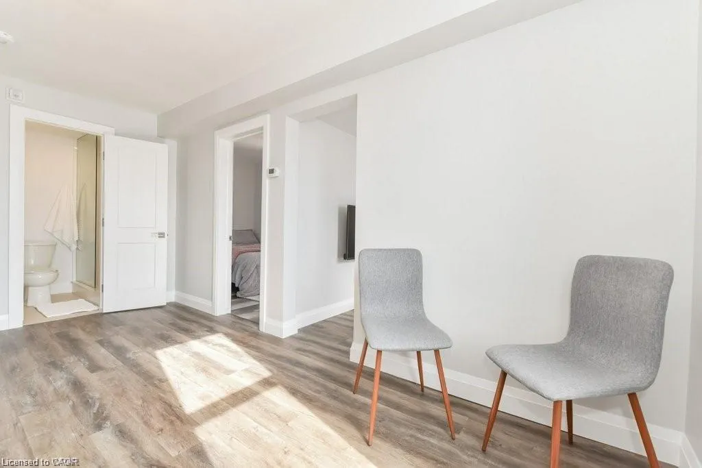 132 Ahrens Street W, #4