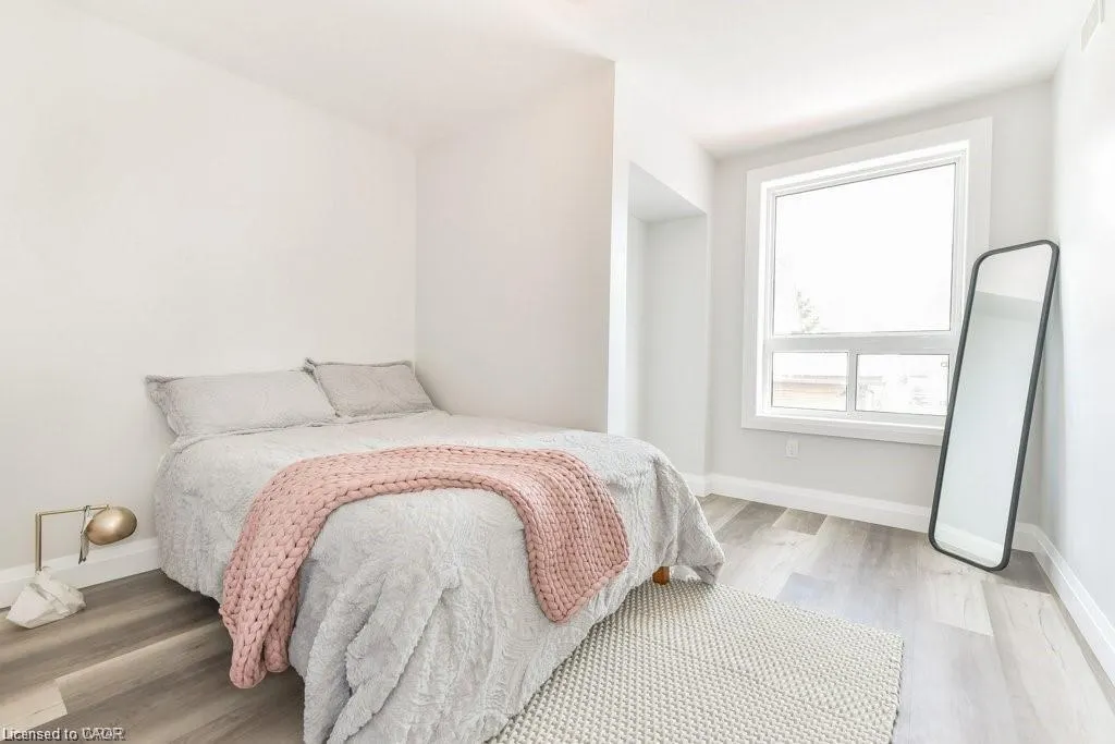 132 Ahrens Street W, #4
