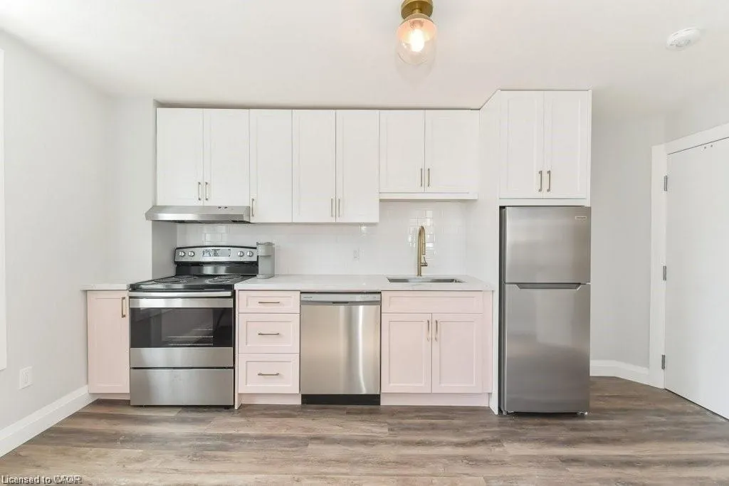 132 Ahrens Street W, #4