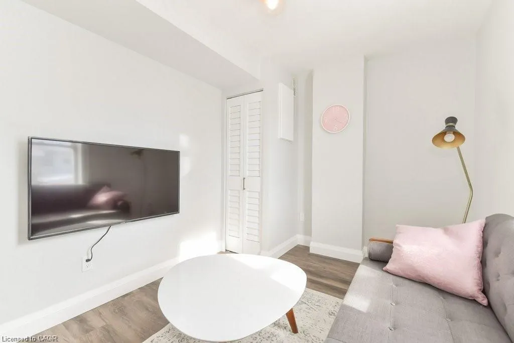 132 Ahrens Street W, #4
