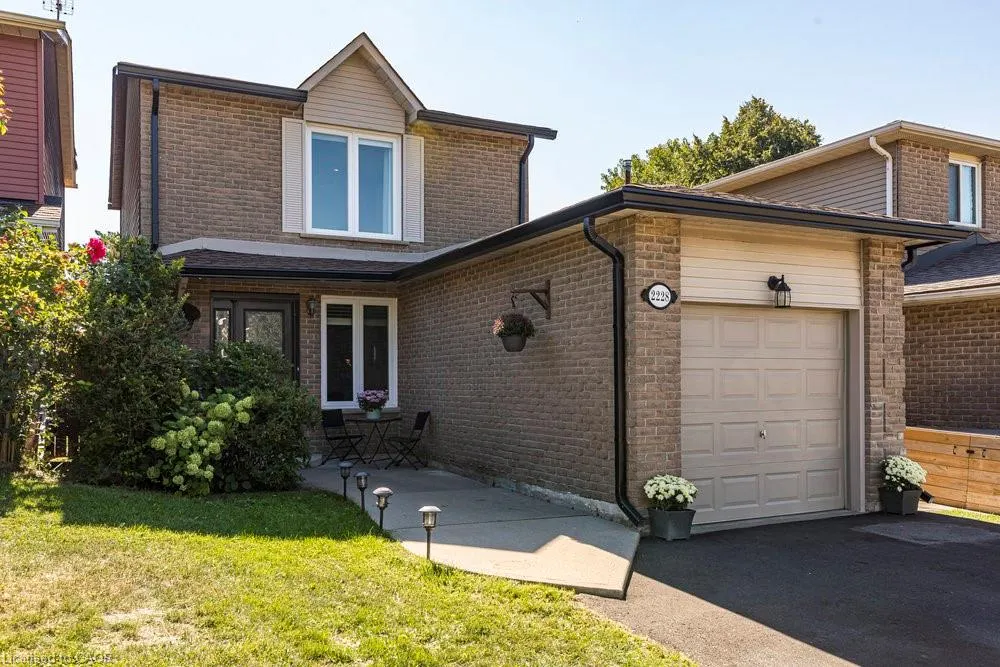 2228 Middlesmoor Crescent