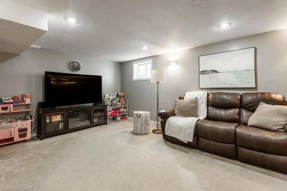 2228 Middlesmoor Crescent