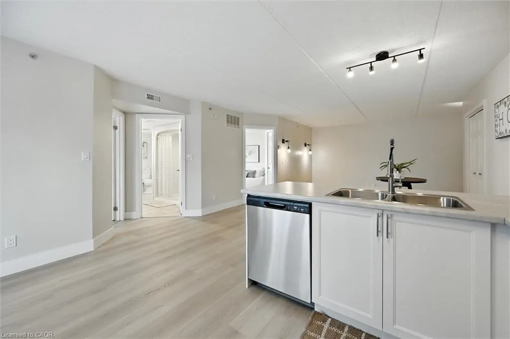 1421 Walkers Line, #102