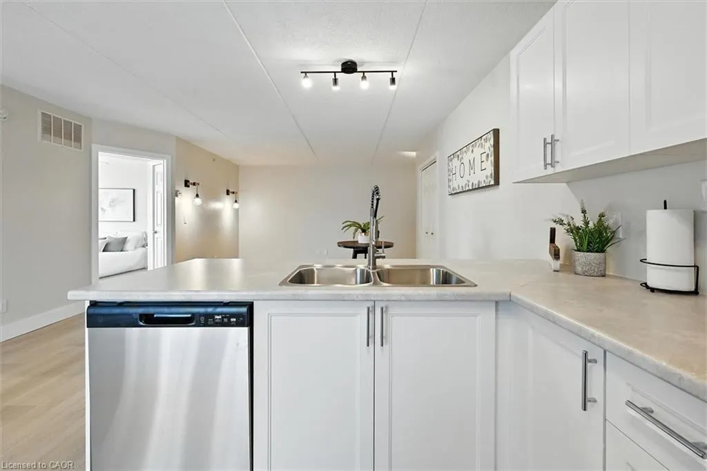 1421 Walkers Line, #102