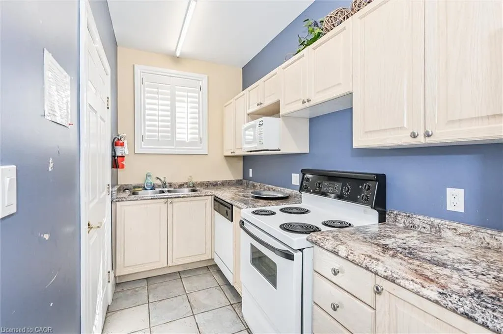 1421 Walkers Line, #102