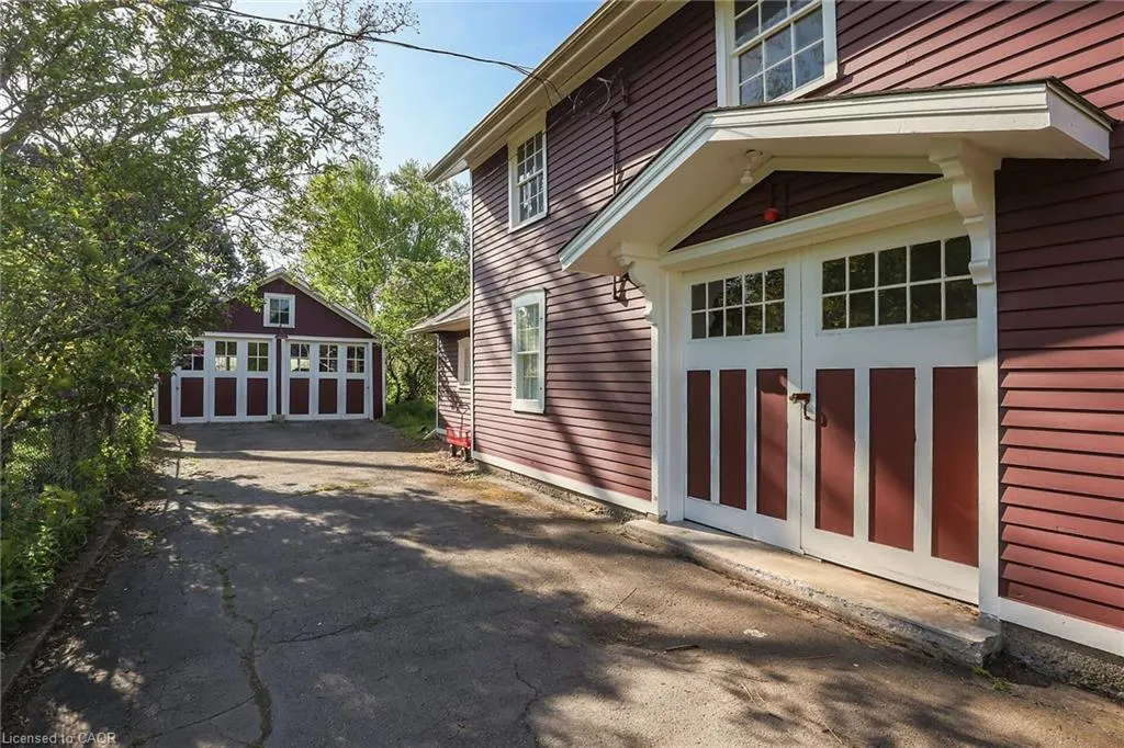 102 Main Street E