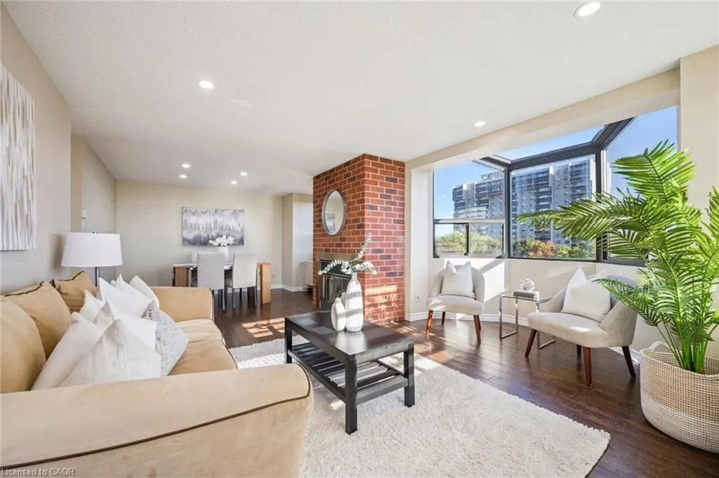 20 Ellen Street E, #610