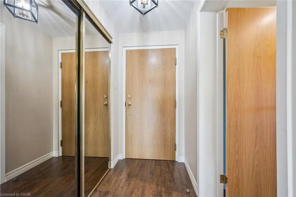 20 Ellen Street E, #610