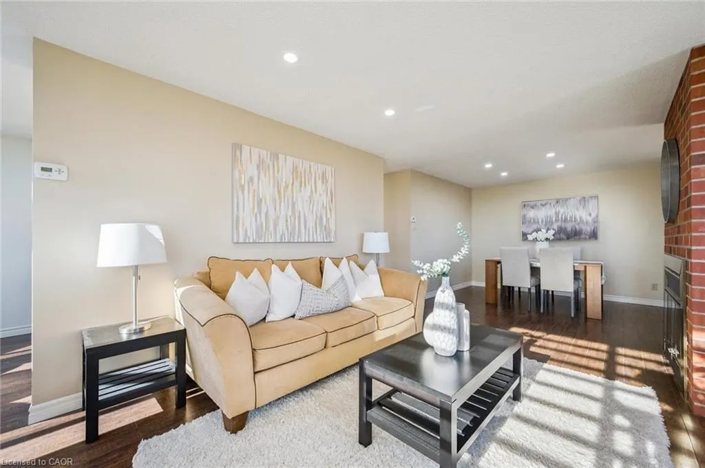 20 Ellen Street E, #610