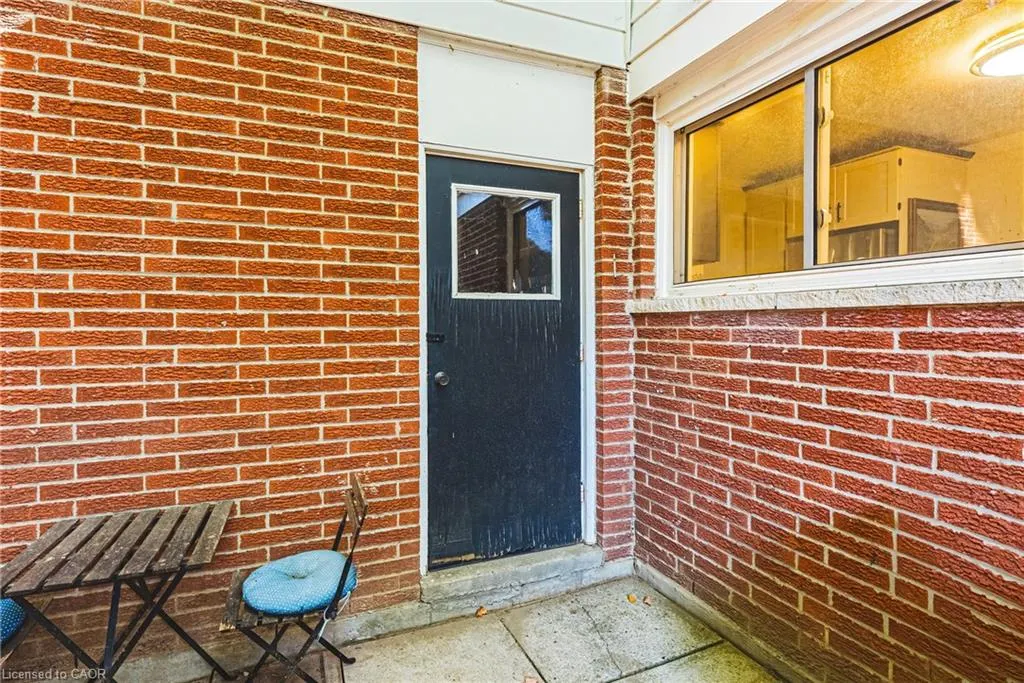 1394 Ian Road