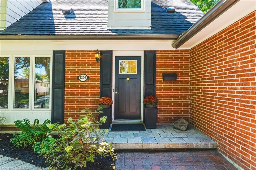 1394 Ian Road