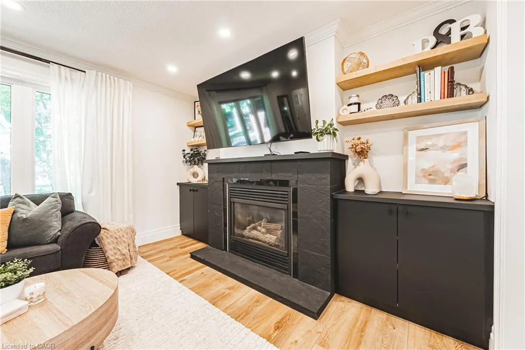 1394 Ian Road