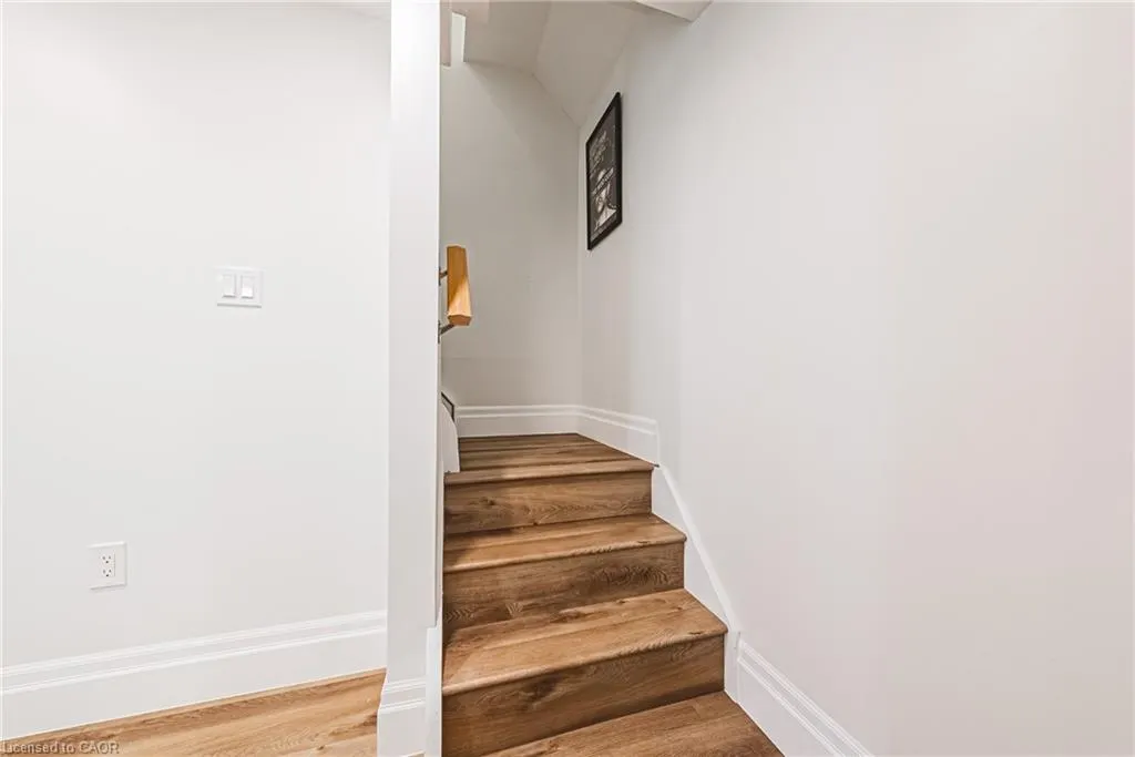 1394 Ian Road