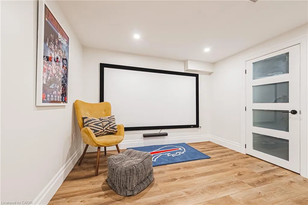 1394 Ian Road
