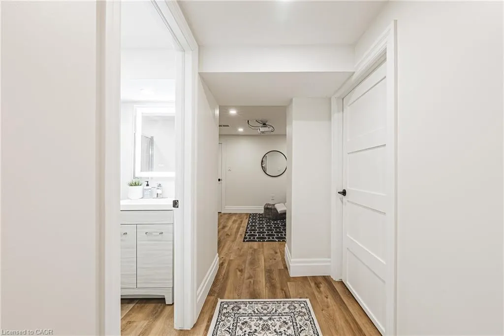 1394 Ian Road