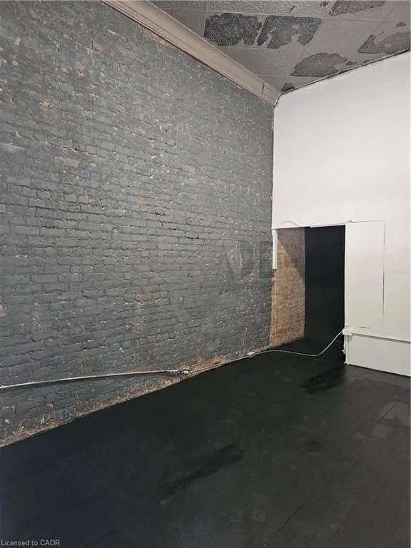 1111 Main St E