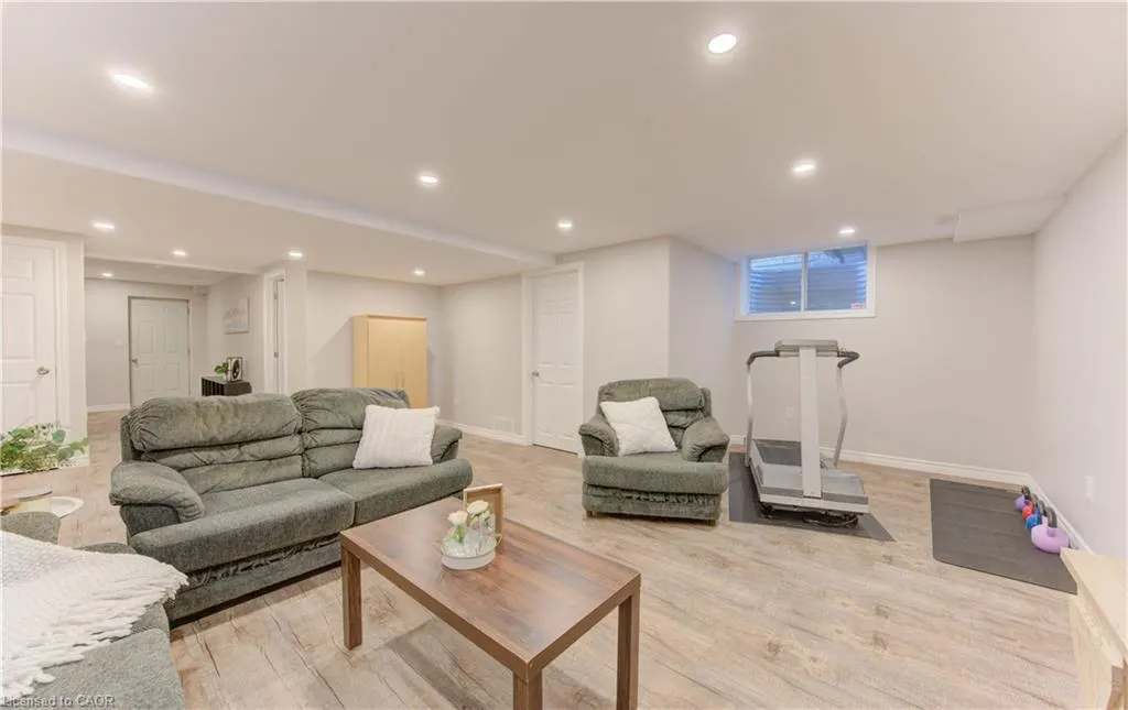 27 Olivewood Way