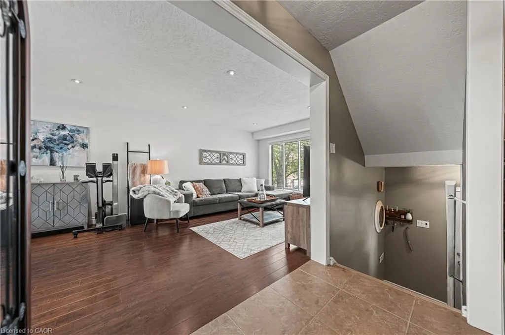 49 Cedarwoods Crescent, #28
