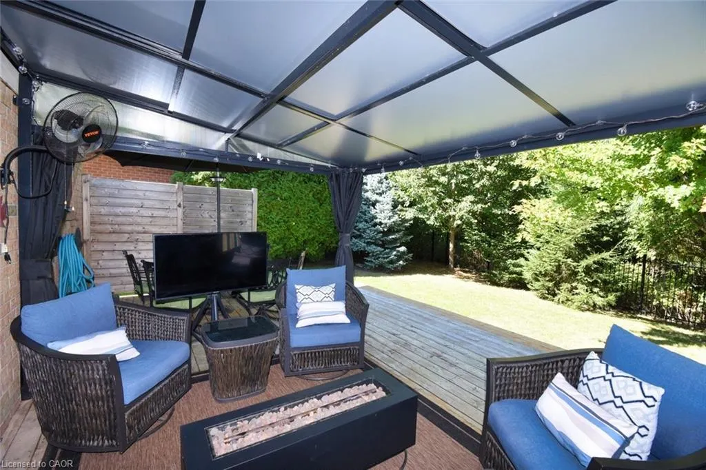 3224 Twin Oaks Crescent