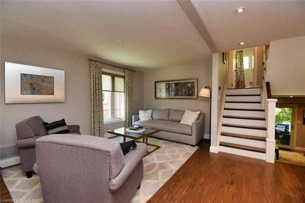 3224 Twin Oaks Crescent