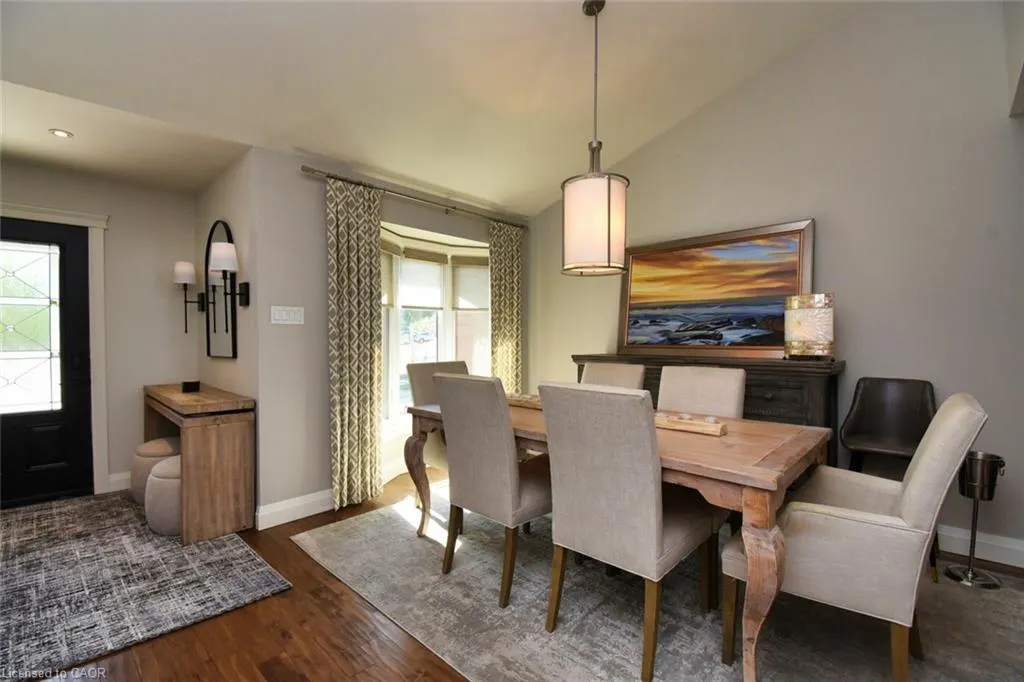 3224 Twin Oaks Crescent