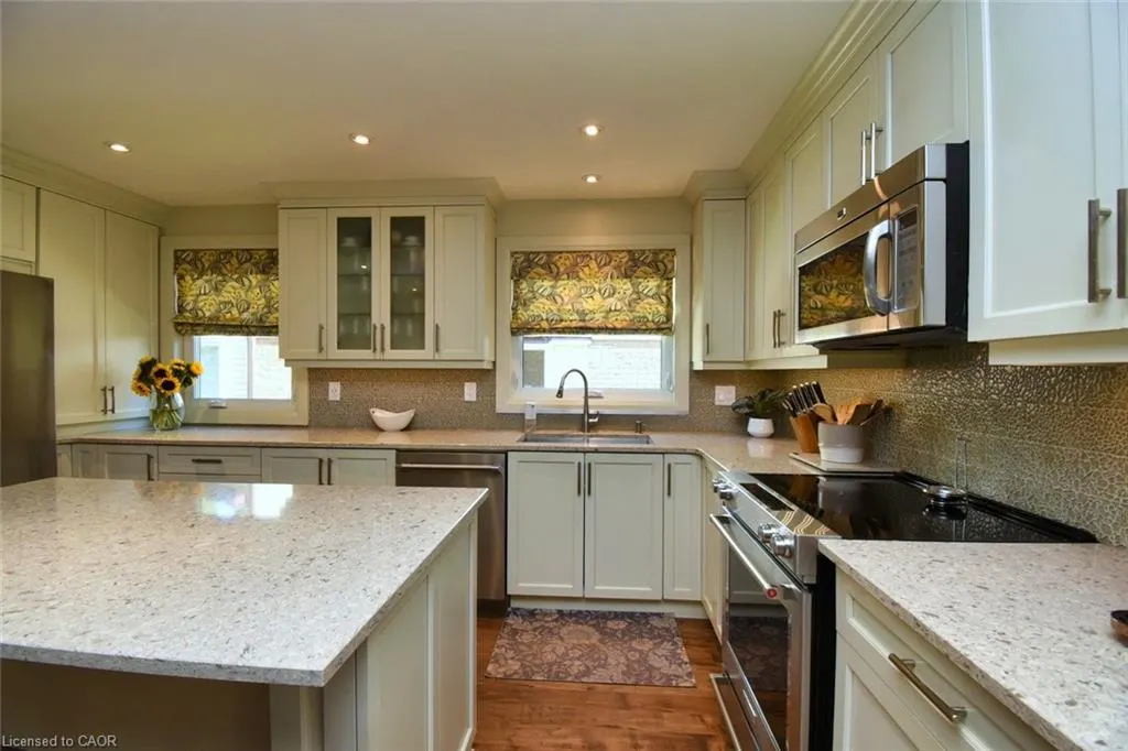 3224 Twin Oaks Crescent