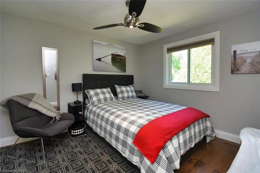 3224 Twin Oaks Crescent