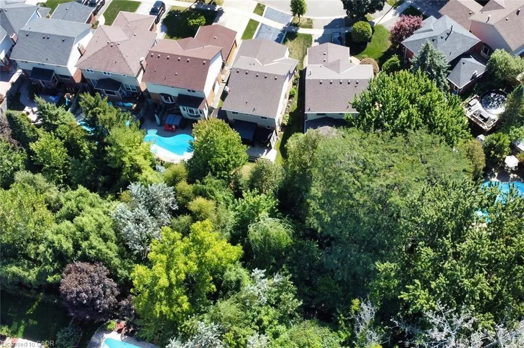 3224 Twin Oaks Crescent