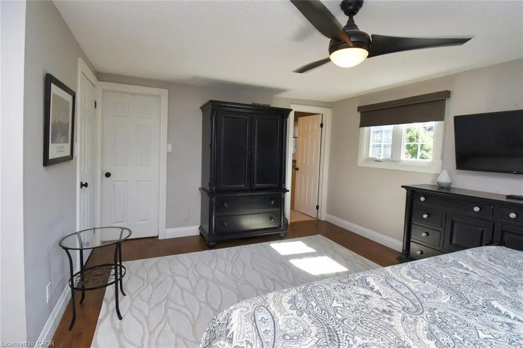 3224 Twin Oaks Crescent