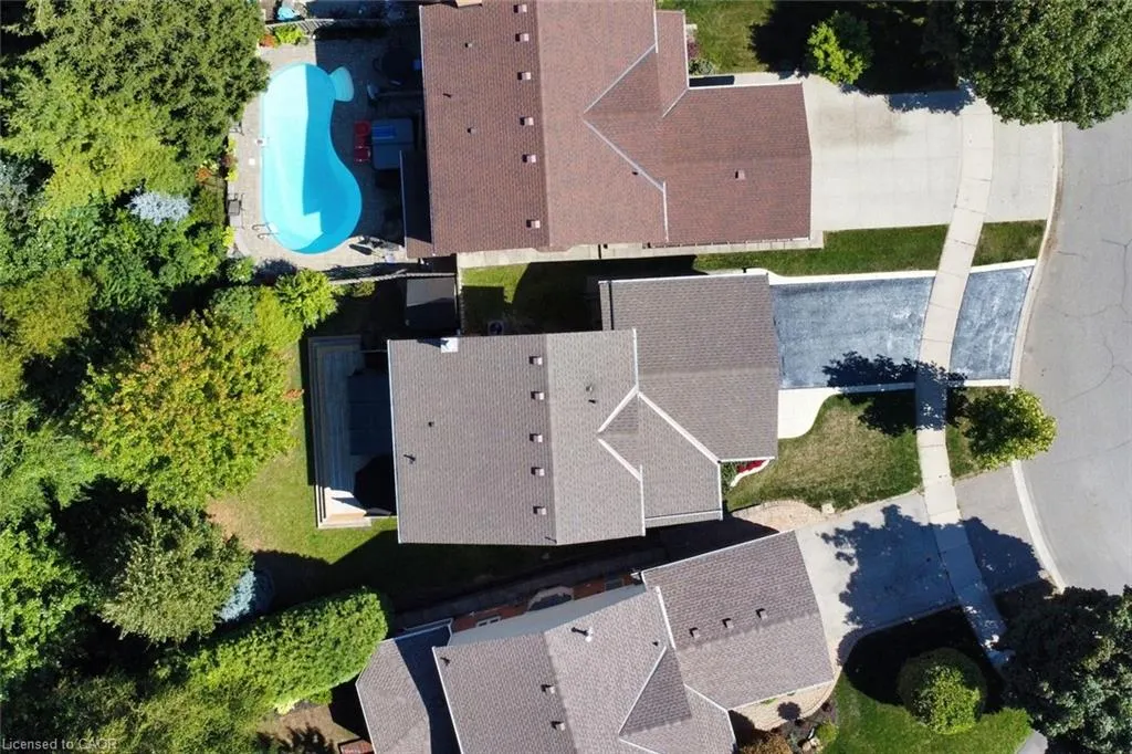 3224 Twin Oaks Crescent