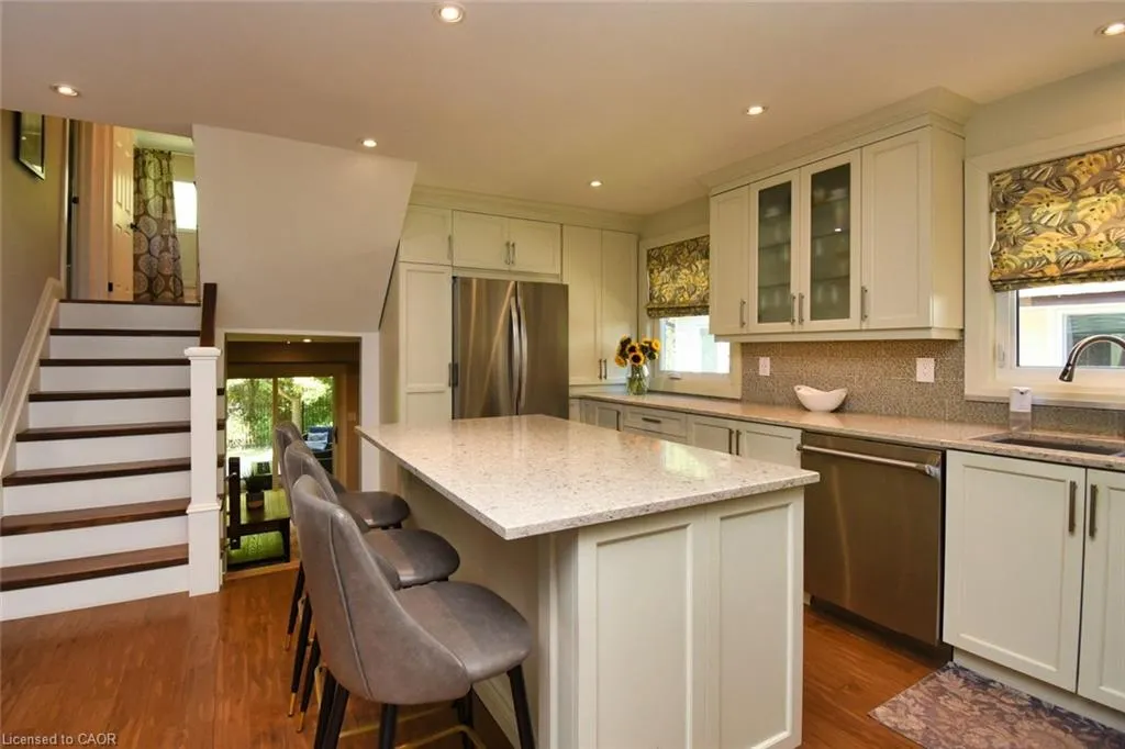 3224 Twin Oaks Crescent