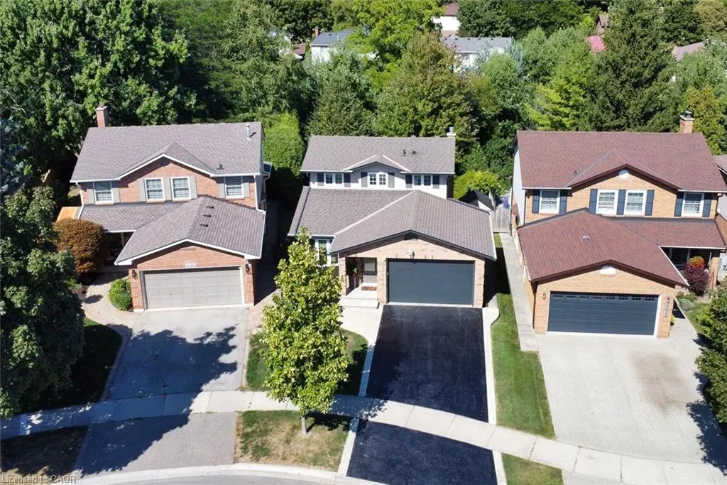 3224 Twin Oaks Crescent