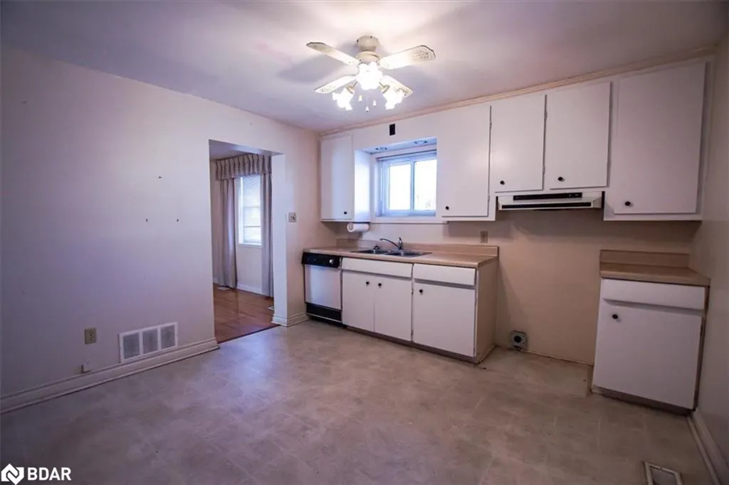 266 Sixth Avenue W