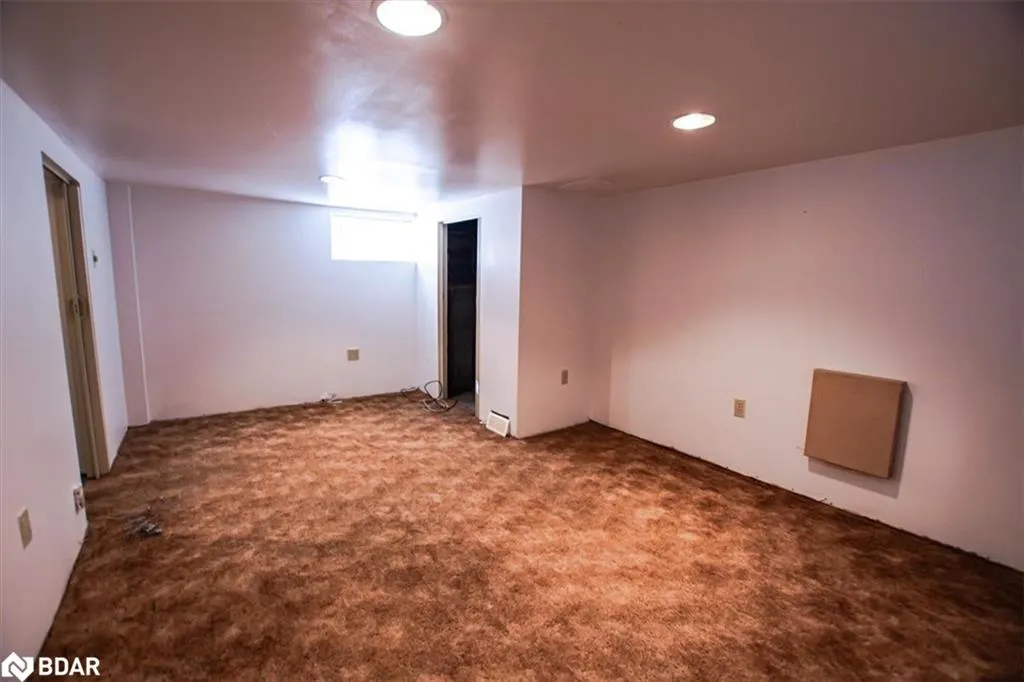 266 Sixth Avenue W
