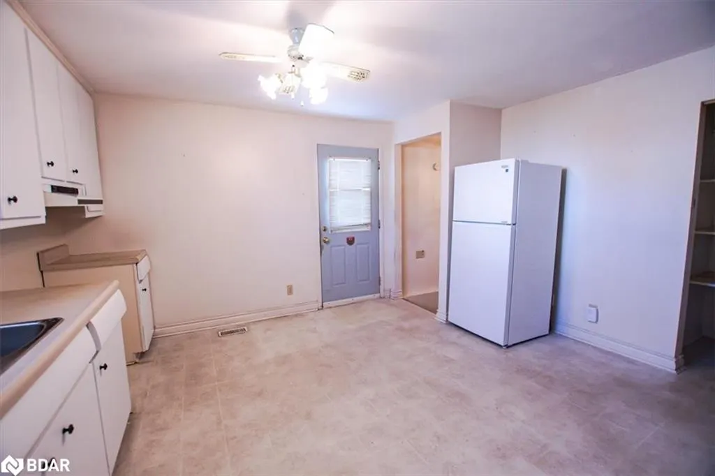 266 Sixth Avenue W