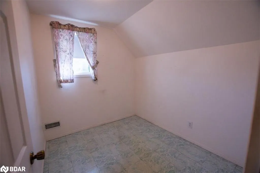 266 Sixth Avenue W