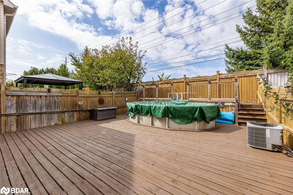 89 Bentley Crescent