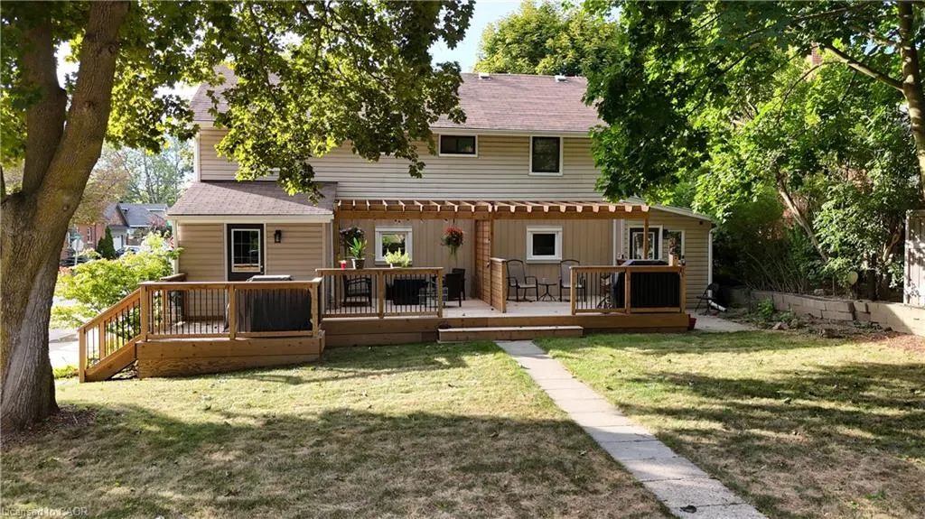 358 Dundas Street E