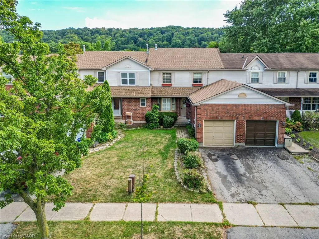 9 Hedgelawn Drive