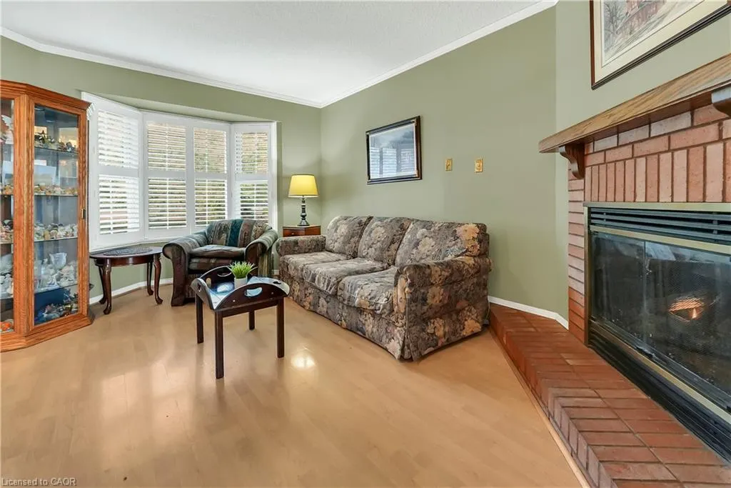 9 Hedgelawn Drive