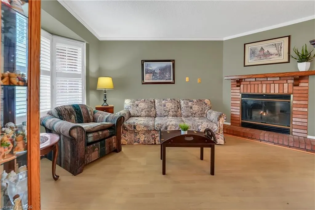 9 Hedgelawn Drive