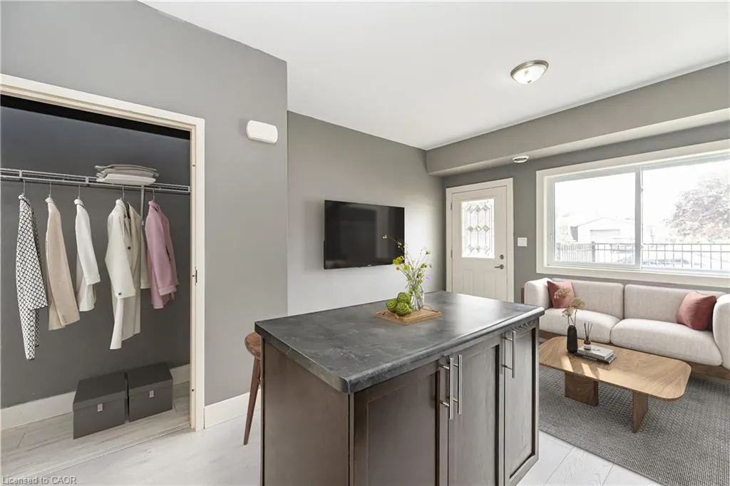 689 Doon Village Road, #102