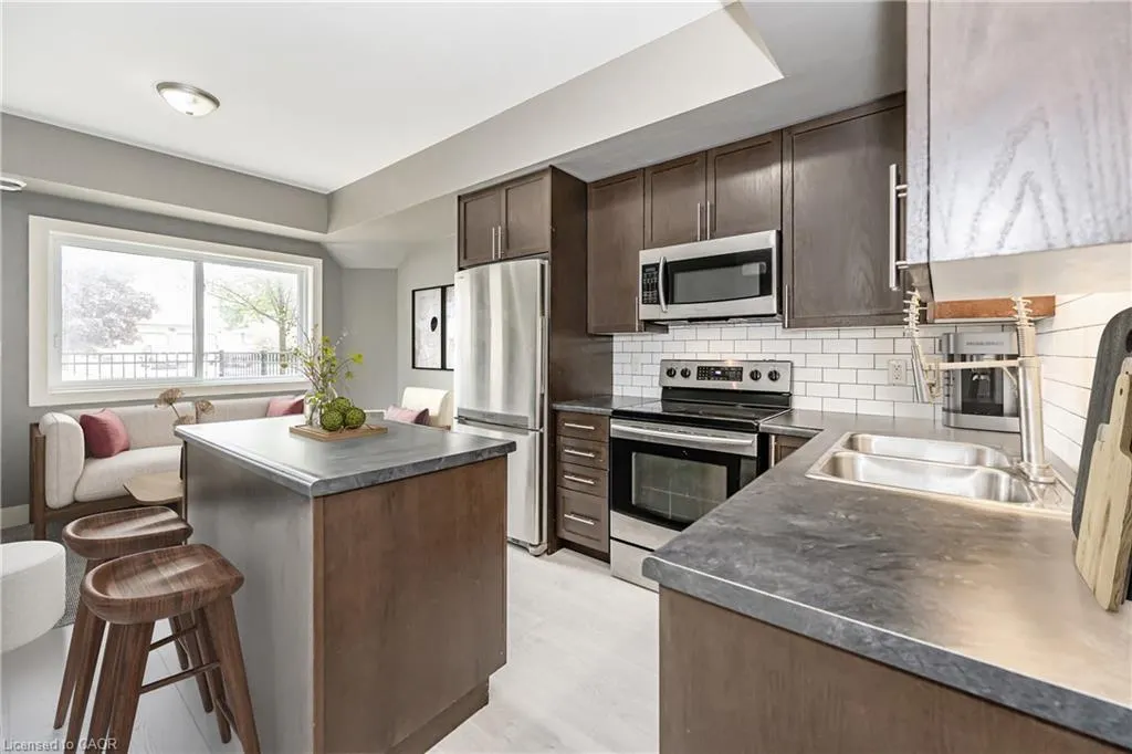 689 Doon Village Road, #102