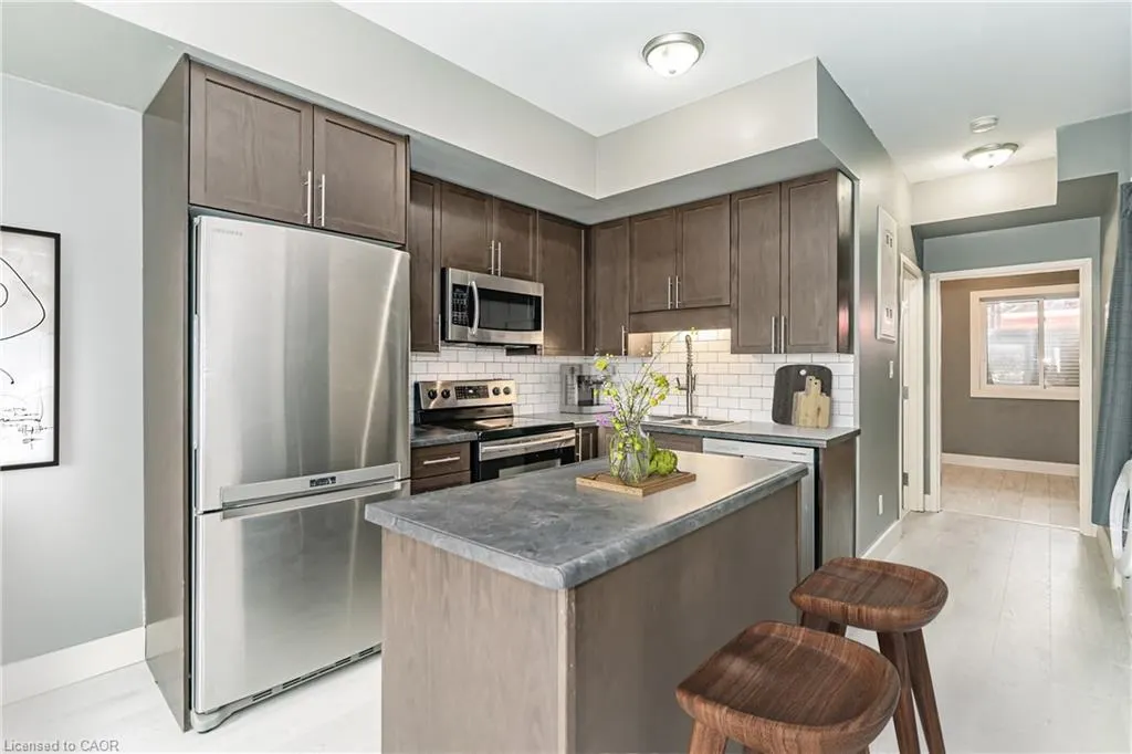 689 Doon Village Road, #102