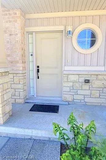 8 Lakelawn Road