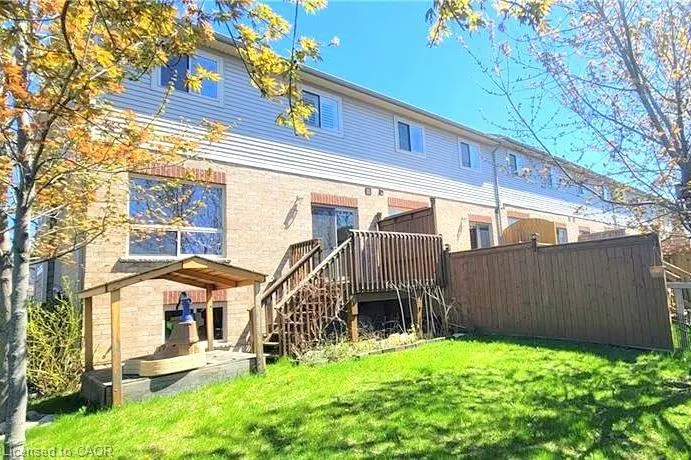 8 Lakelawn Road