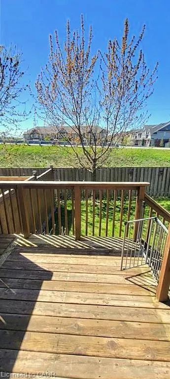 8 Lakelawn Road
